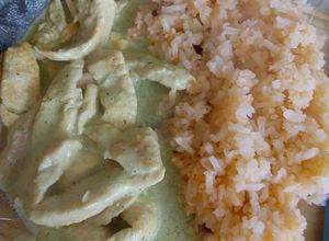 Una foto de Tiras de pollo en crema de poblano