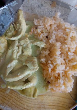 Una foto de Tiras de pollo en crema de poblano
