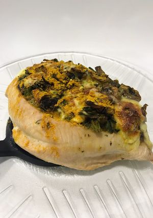 Una foto de Pechuga de pollo rellena🍗🔥