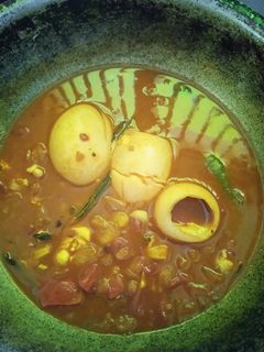 முட்டை குழம்பு(muttai kuzhambu recipe in tamil) செய்முறை முக்கிய புகைப்படம்