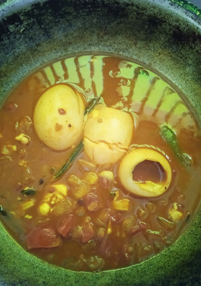முட்டை குழம்பு(muttai kuzhambu recipe in tamil) செய்முறை முக்கிய புகைப்படம்