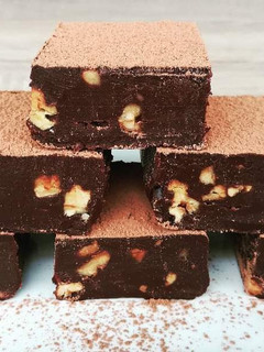 Una foto de Chocolate casero con nueces y caramelo