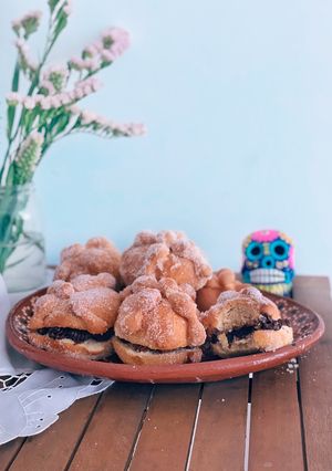 Una foto de Pan de muerto relleno en freidora de aire