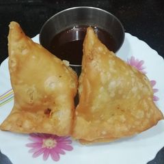 A picture of Peas & Potato Stuffed Samosa.