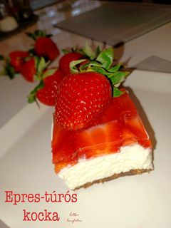 Epres-túrós kocka 🍓 - lisztmentes, cukormentes recept fotója