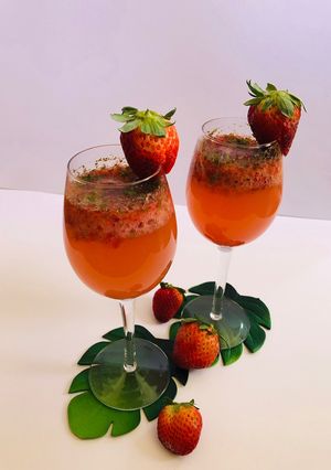 A picture of Strawberry Mojito.