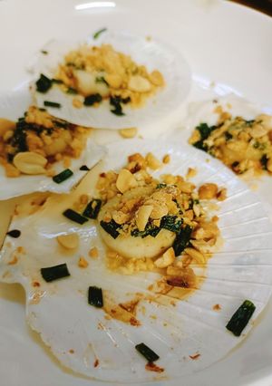 Hình của món Sò điệp nướng mỡ hành.