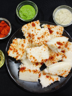 ઢોકળાં (Dhokla Recipe In Gujarati) રેસીપી મુખ્ય ફોટો