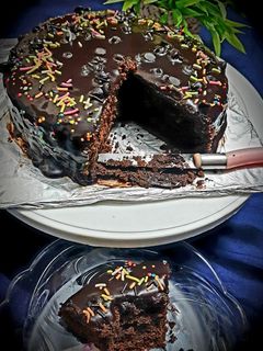 आटा,गुड़ चॉकलेट केक (Atta gud chocolate cake recipe in hindi) रेसिपी मुख्य फोटो