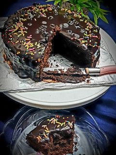 आटा,गुड़ चॉकलेट केक (Atta gud chocolate cake recipe in hindi) रेसिपी मुख्य फोटो