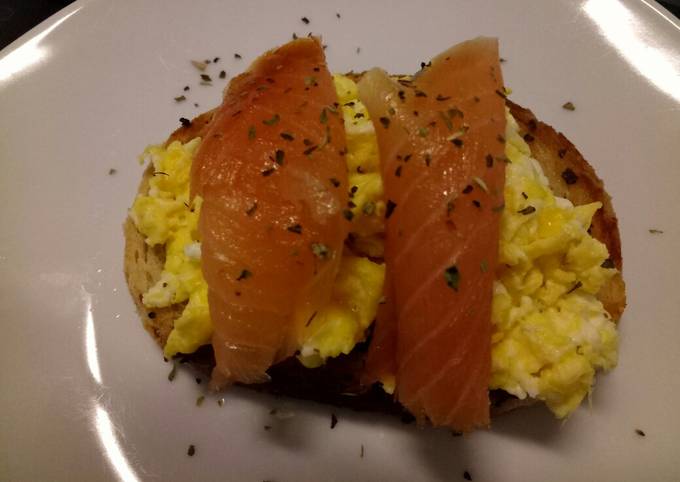 Smoked salmon and scrambled egg on toasted oregano bread