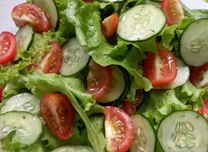 Foto de Salada de pepino japonês e alface #minhajanta
