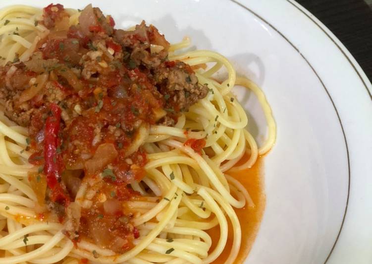 Langkah Mudah untuk Menyiapkan Spaghetti bolognese, Lezat