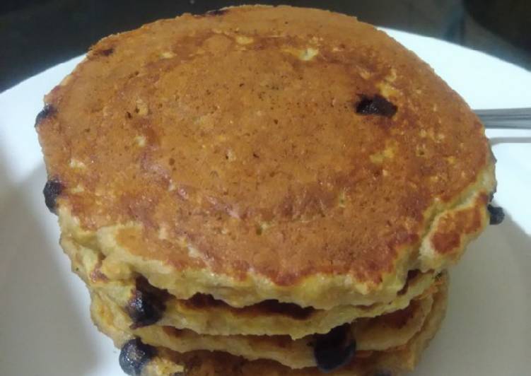 Langkah Mudah untuk Menyiapkan Oat Banana Pancake + Chocochips, Enak