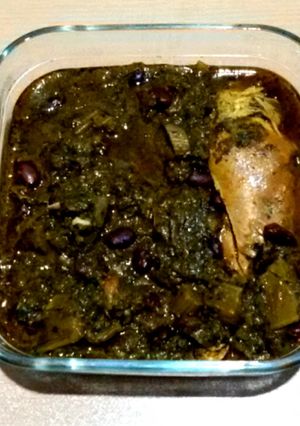 عکسی از دستور 🍗 قورمه‌سبزی با مرغ – خوشمزه و جاافتاده
