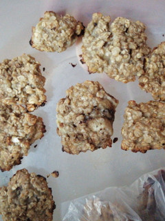 Una foto de Galletitas de avena, banana y chocolate