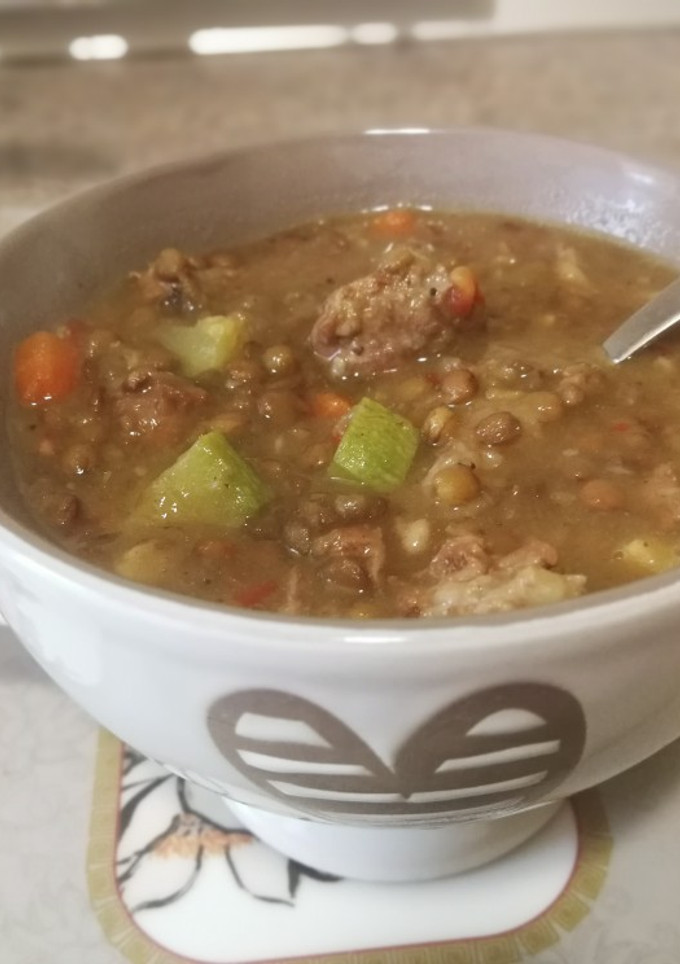 Una foto de Lentejas con carne de cerdo