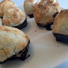 Coconut macaroons A picture of Coconut macaroons.