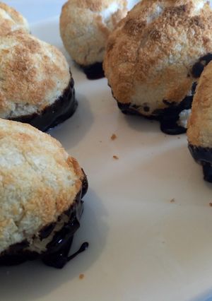 A picture of Coconut macaroons.