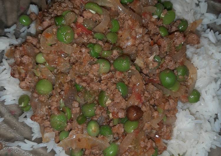Step-by-Step Guide to Prepare Speedy Minced meat and green peas stew served with rice