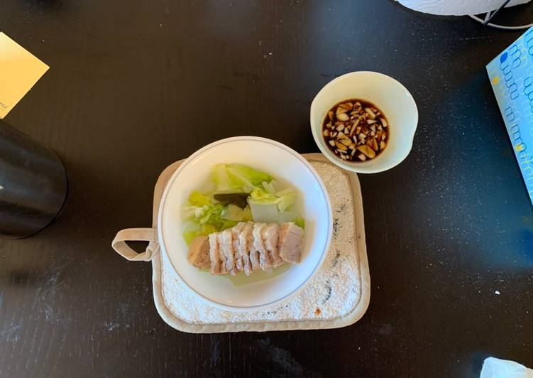 Sliced pork belly with garlic sauce Sliced pork belly with garlic sauce