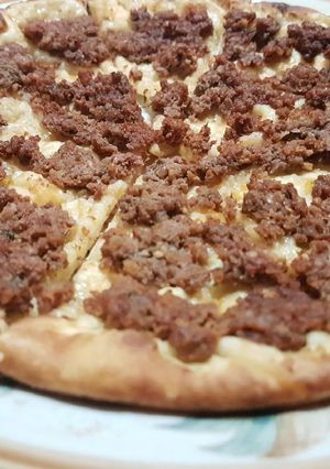 صورة لوصفة بيتزا لحم🍕