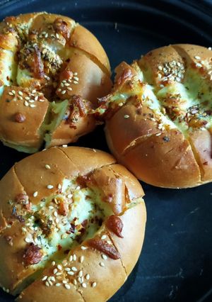 A picture of Cheesy Garlic Bun.