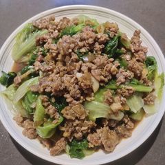 A picture of Lettuce top with Ground Pork.
