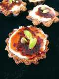 Tarteletas, rellenas con labhne y mermelada de mburucuya