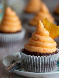 Foto principal de Cupcakes de chocolate y naranja con buttercream de merengue suizo