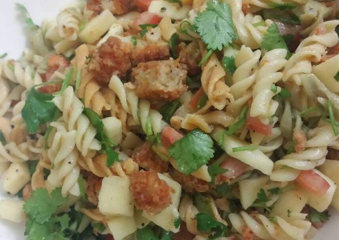 Vegan pasta salad with spicy chicken
