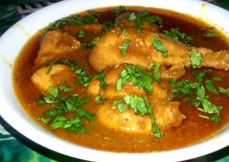 Tasty And Delicious of Chicken Curry/Gravy