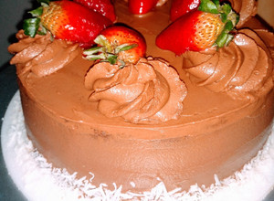 Una foto de Torta húmeda de chocolate y Ganache de Chocolate