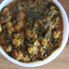 A picture of Chana dal with palak.