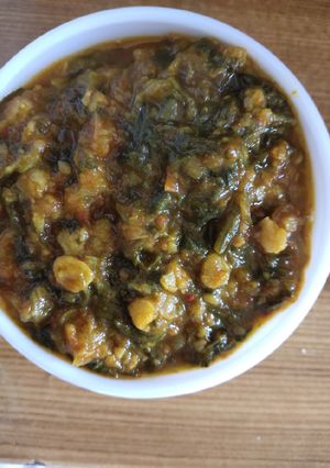A picture of Chana dal with palak.