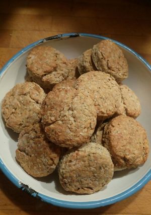 Fűszeres zabpelyhes pogácsa recept fotója