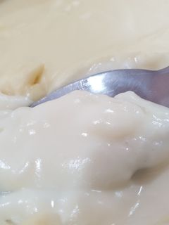 عکسی از دستور محلبی با زرده تخم مرغ و آرد سفید😋