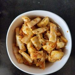 A picture of Instant Amla and Radish pickle.