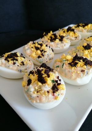 Una foto de Huevos rellenos vegetarianos