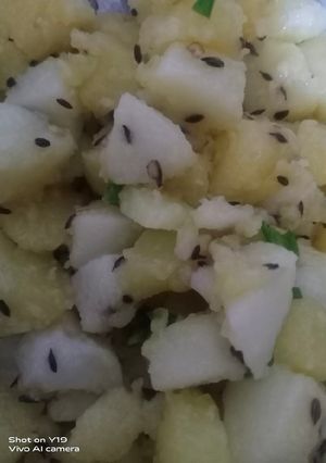फलाहार आलू जीरा (falahar aloo jeera recipe in Hindi) रेसिपी मुख्य फोटो