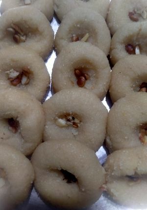मथुरा के पेड़े (mathura ke pede recipe in Hindi) रेसिपी मुख्य फोटो
