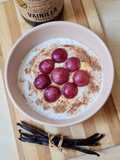 Smoothie bowl proteico de vainilla natural a la canela de Ceylan