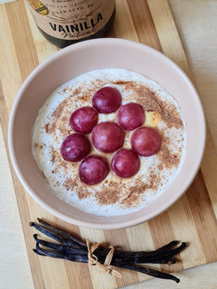 Una foto de Smoothie bowl proteico de vainilla natural a la canela de Ceylan