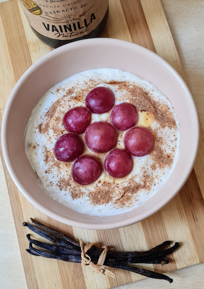Una foto de Smoothie bowl proteico de vainilla natural a la canela de Ceylan