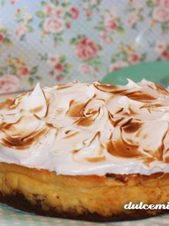 Una foto de Cheesecake de limón con merengue
