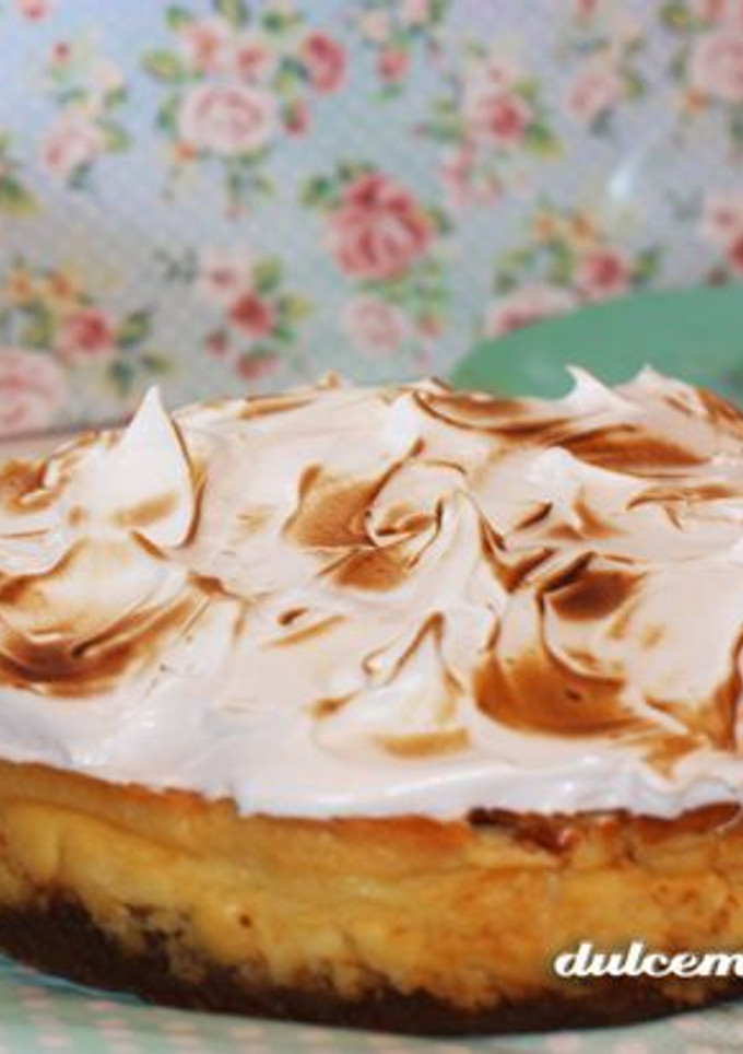 Una foto de Cheesecake de limón con merengue