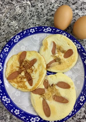 Hình của món Hot dog xúc xích chà bông cho bé.