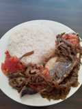 Arroz con filete de pescado y algo más