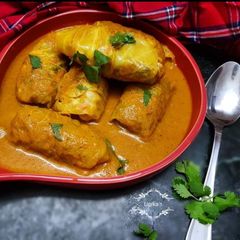 A picture of Stuffed cabbage roll gravy.