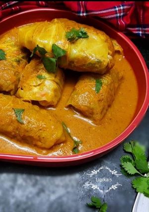 A picture of Stuffed cabbage roll gravy.